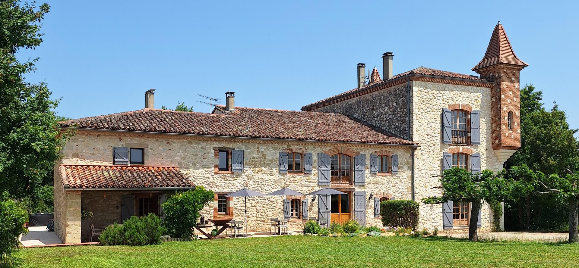 Domaine Des Deux Tours  2