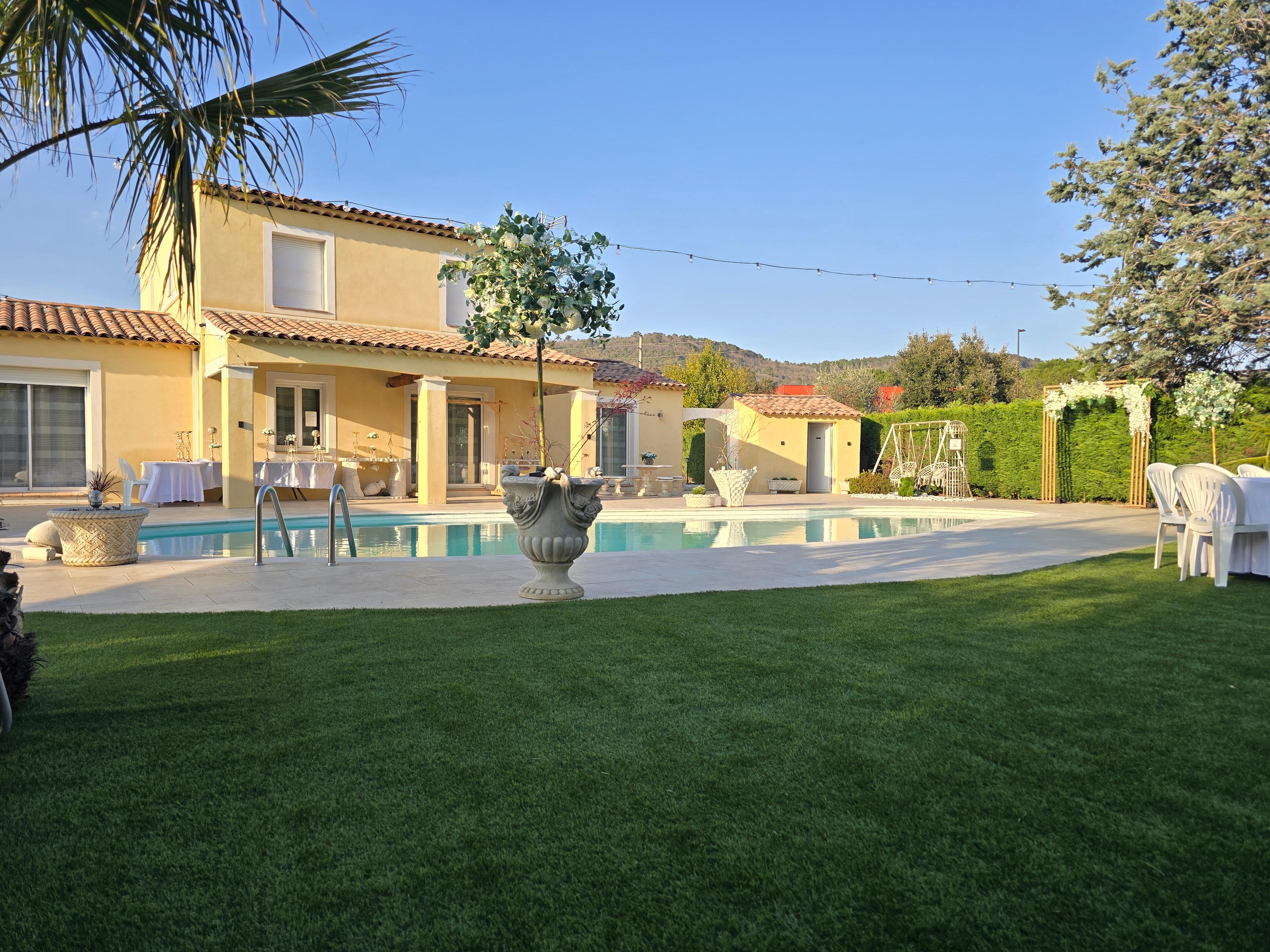 La villa event’s garden 3