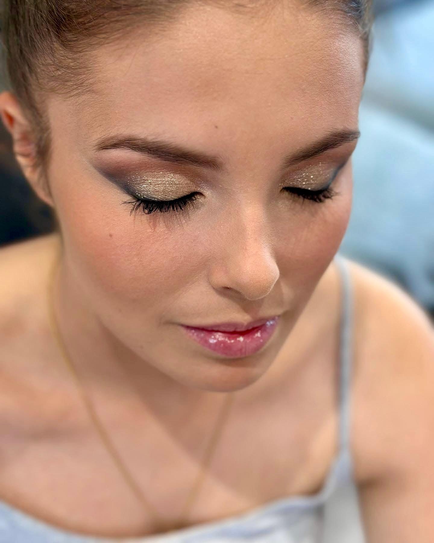 Julie makeup  - Photo 7