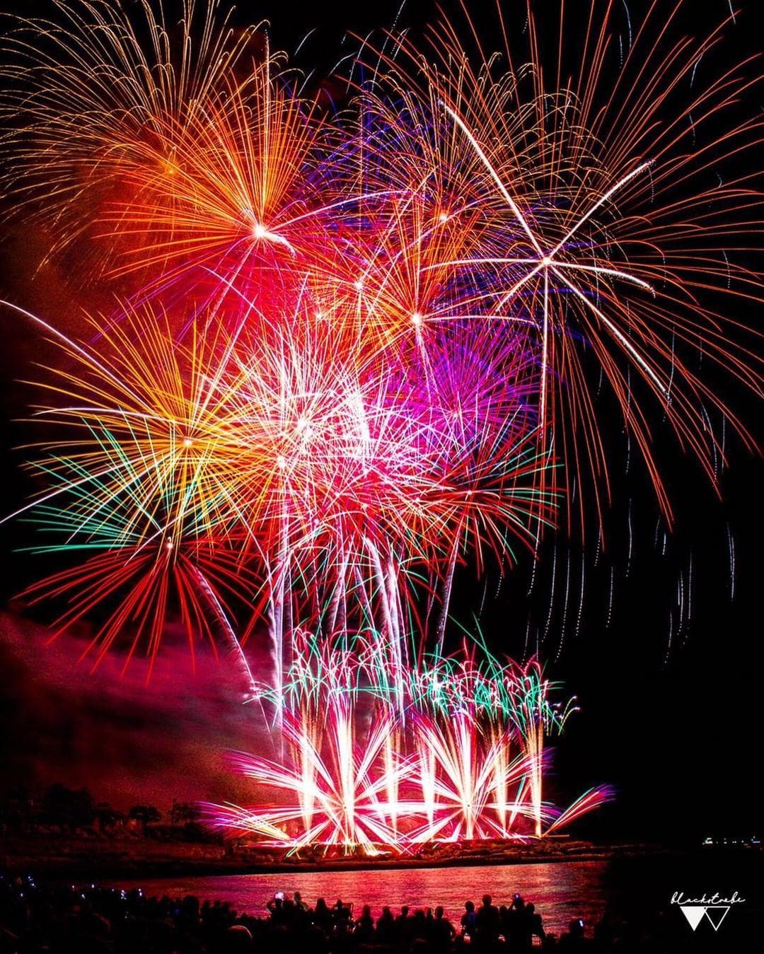 ARTIFICES ZAUBERMOND - Spectacles pyrotechniques et drones mariage à Bois-d'Amont